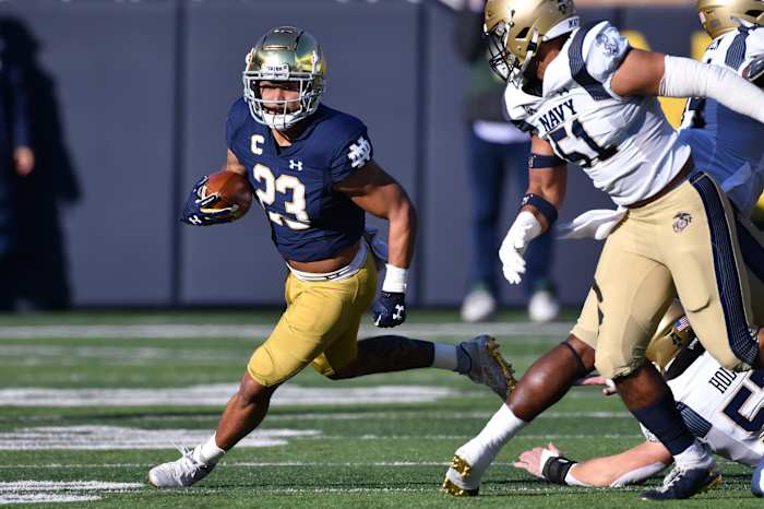 Notre Dame RB Kyren Williams evades tackle
